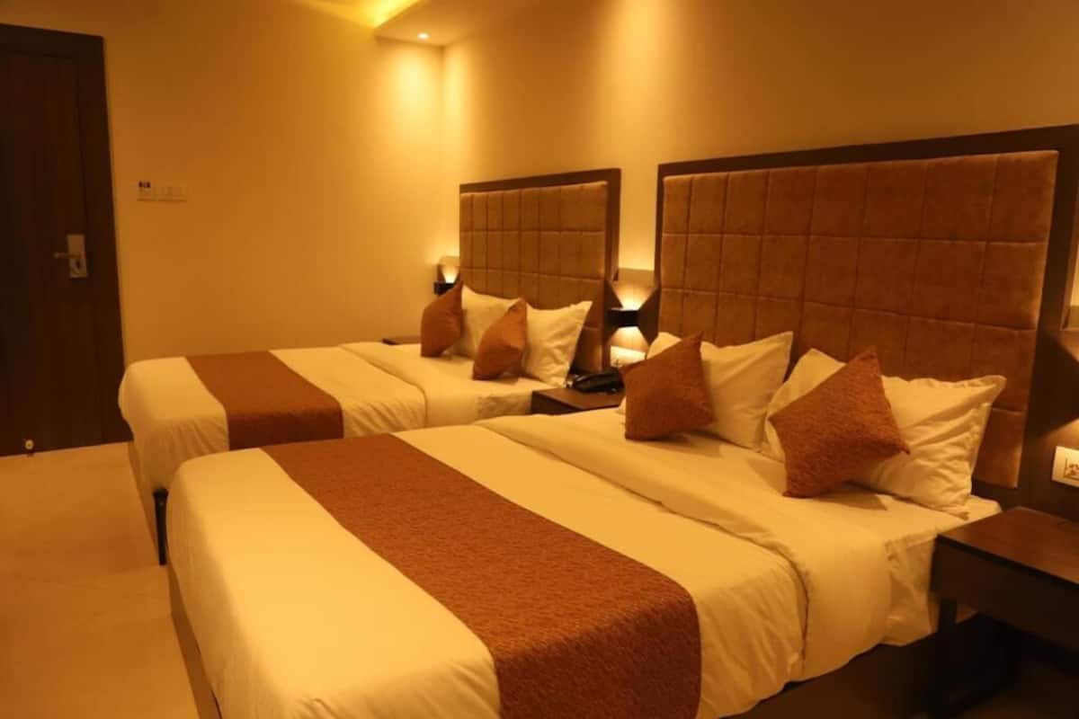 Family Quadruple Room | In-room safe, iron/ironing board (on request), WiFi (free)