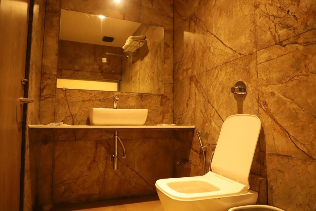 Dreibettzimmer | Badezimmer | Dusche, kostenlose Toilettenartikel, Haartrockner, Hausschuhe