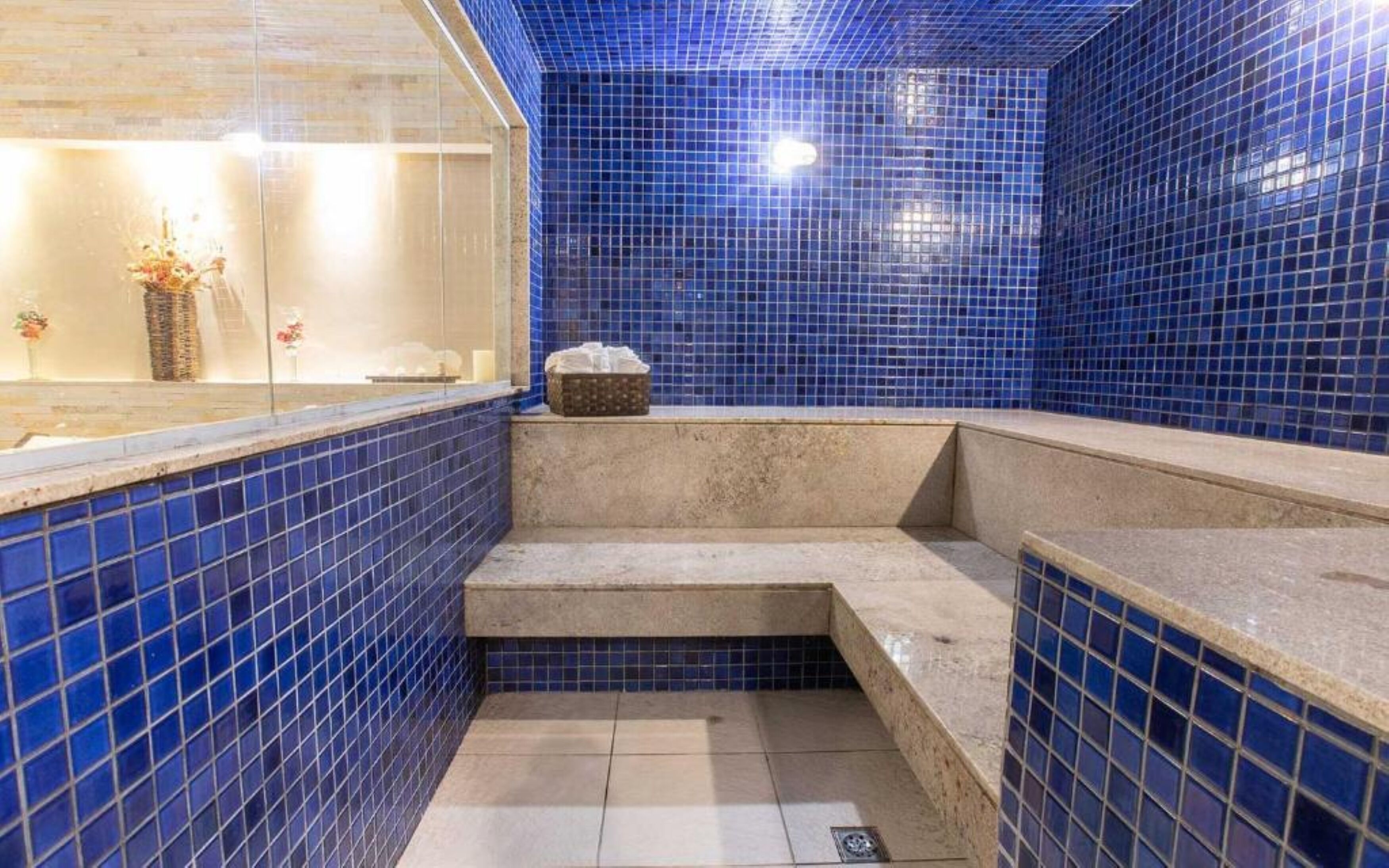 Sauna, hot tub, steam room, body treatments, hydrotherapy, aromatherapy