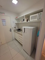 Premium Loft, City View | Private kitchen | Full-size fridge, microwave, stovetop, cookware/dishes/utensils