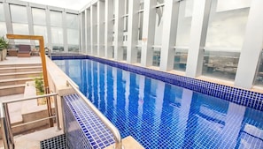 Indoor pool, outdoor pool, open 6:00 AM to 10:00 PM, pool umbrellas - Flat Fantástico Premium no hotel Vision  (Brasília)