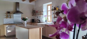 Coffee/tea maker, fridge, microwave, oven - Pivoine **** Vacation Rental for 6 People with a Spa and Pool (Bournazel)