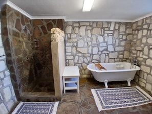 Articles de toilette gratuits, serviettes fournies, savon, shampoing