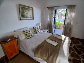 Habitació doble, pati, vistes al jardí | Decoració individual, mobiliari individual i roba de llit 