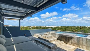 Villa (4 Bedrooms) | Front of property