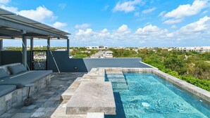 A rooftop infinity pool with a view of a cityscape. - Rooftop Pool, Spa! Luxury 4BR Designer Tulum Villa (Tulum)