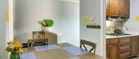 Apartment (2 Bedrooms) | Front of property