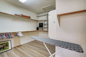 A room with a wooden floor, a white wall, and a wooden shelf with a few items on it. - Outdoor Oasis w/ Pool! Glendale Group Escape (Glendale)