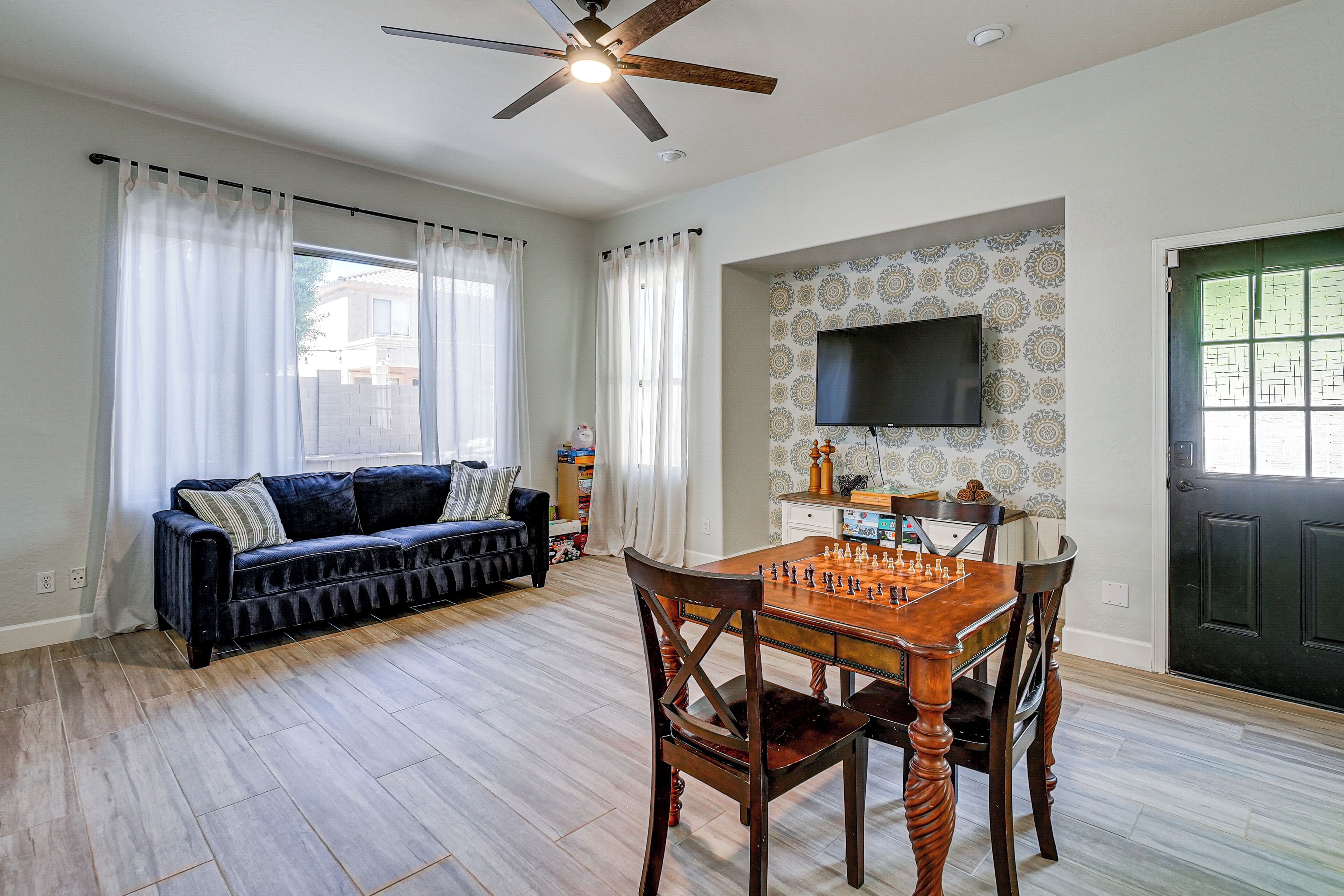 House (5 Bedrooms) | Interior