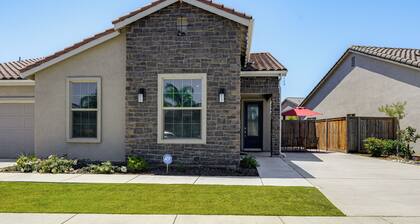 1BR Guest House w/ Private Entrance & Laundry