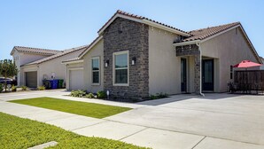 Unclassified image, 2 of 20, button - 1BR Guest House w/ Private Entrance and Laundry (Bakersfield)