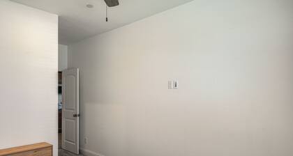 1BR Guest House w/ Private Entrance and Laundry