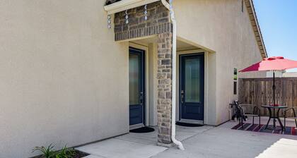 1BR Guest House w/ Private Entrance and Laundry