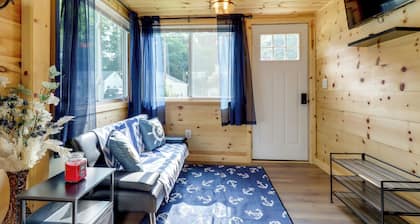 Fire Pit, Gas Grill! Bright Cottage By Devils Lake