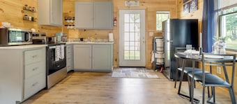 Fire Pit, Gas Grill! Bright Cottage By Devils Lake