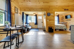 Interior - Fire Pit, Gas Grill! Bright Cottage By Devils Lake (Manitou Beach)