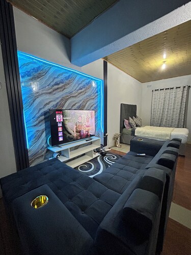 Awesome 1-bedroom bed & breakfast in vibrant Harare