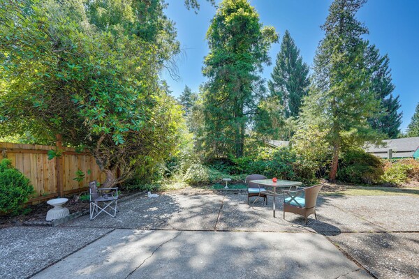 Private Yard & Patio! Pet-friendly Lynnwood Home - Kirkland, WA