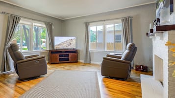 House (2 Bedrooms) | Front of property