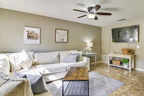 Apartment (2 Bedrooms) | Interior - Near MSU & Historic Cotton District! Condo w/ Pool (Starkville)