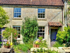 House | Exterior - Historic Wiltshire Garden Cottage (Trowbridge)