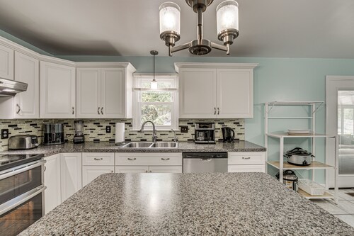 Spacious Sinking Spring Home w/ Outdoor Oasis!