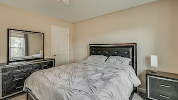 House (5 Bedrooms) | Interior