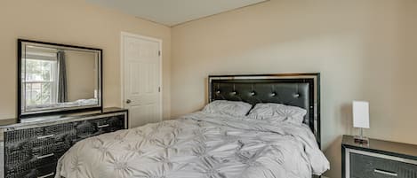 House (5 Bedrooms) | Interior