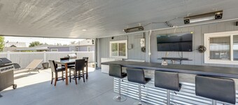 Patio Bar & Fenced Yard! Snake River Retreat