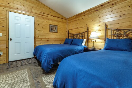 Dual Cabin Retreat Near Mississippi River Fun!