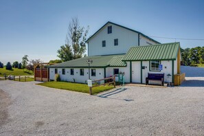Apartment (0 Bedroom) | Interior - Cast & Relax! Lake-view Fishing Cabin in Monmouth (Monmouth)