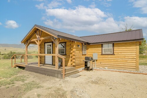 Wyoming Cabin Escape: Panoramic Mountain Views!