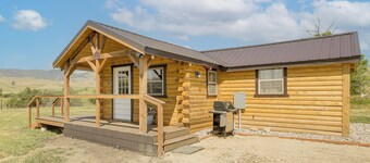 Wyoming Cabin Escape: Panoramic Mountain Views!