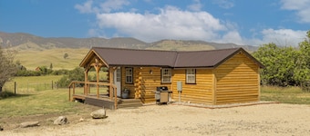 Wyoming Cabin Escape: Panoramic Mountain Views!