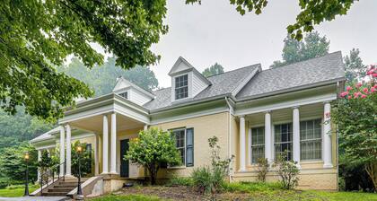 Spacious Mechanicsburg Home: Ski, Hike & Celebrate