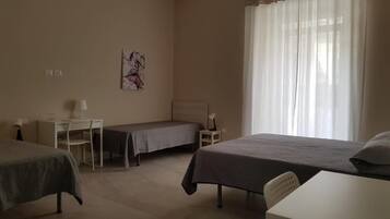 Classic Quadruple Room, Balcony, City View | WiFi (free)