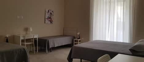 Classic Quadruple Room, Balcony, City View | WiFi (free)