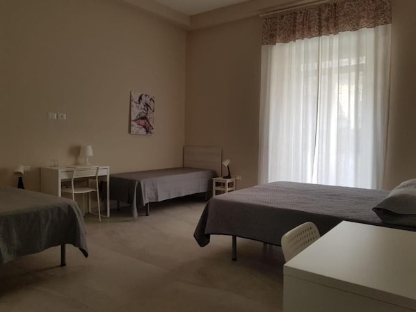 Classic Quadruple Room, Balcony, City View | WiFi (free) - B&B La Sapienza (Naples)
