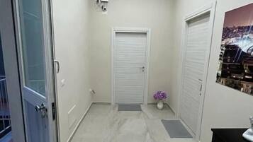 Classic Double Room, Balcony, City View | Interior