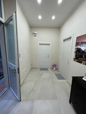 Classic Double Room, Balcony, City View | Interior