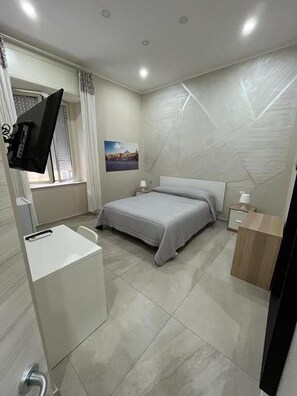 Classic Double Room, Balcony, City View | Wi-fi percuma 