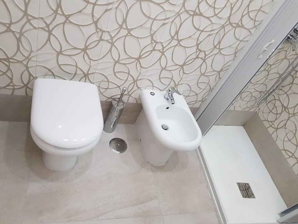 Classic Quadruple Room, Balcony, City View | Bathroom