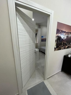 Classic Double Room, Balcony, City View | WiFi (free) - B&B La Sapienza (Naples)
