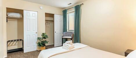 4 bedrooms, desk, iron/ironing board, WiFi