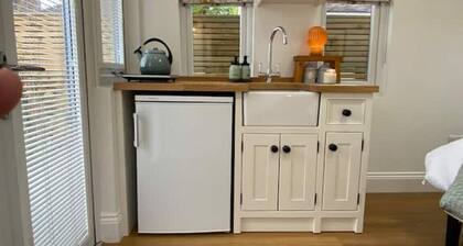 Air conditioned cabin cosy retreat in Derbyshire