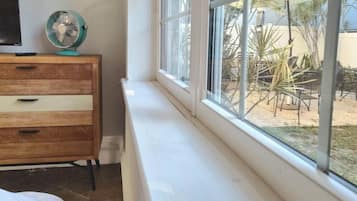 2 bedrooms, iron/ironing board, WiFi (free), bed sheets
