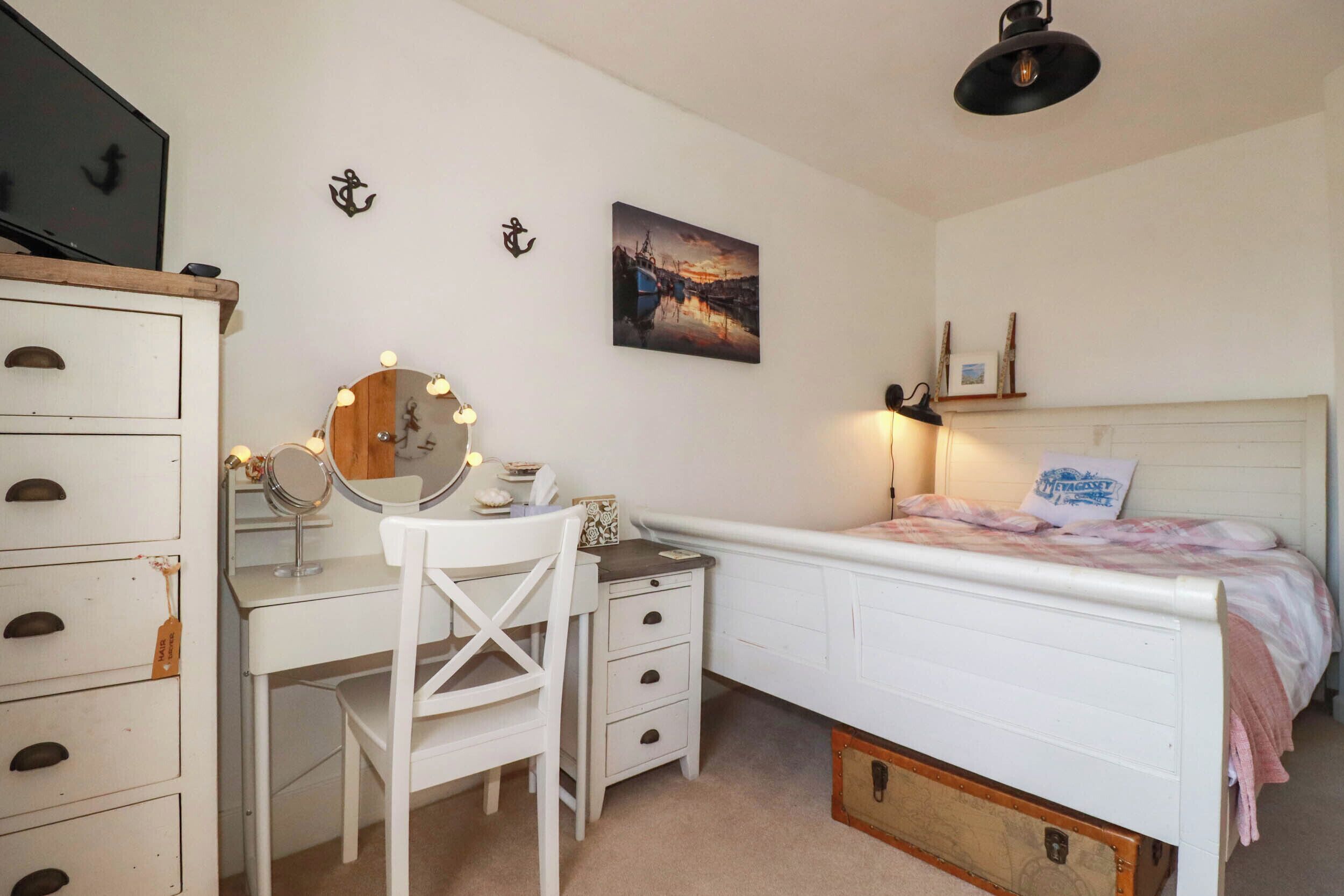 3 chambres, accès au Wi-Fi (inclus), décor unique, ameublement unique