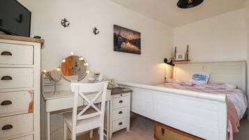 3 chambres, accès au Wi-Fi (inclus), décor unique, ameublement unique