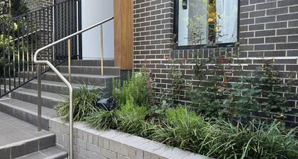Quiet 4BR Townhouse 2.5 Baths Near Sydney Airport, CBD & Beaches Free Parking