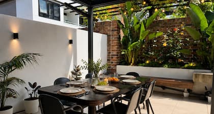 Quiet 4BR Townhouse 2.5 Baths Near Sydney Airport, CBD & Beaches Free Parking